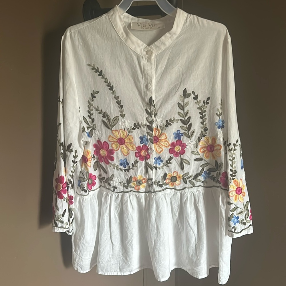 Women's Floral Embroidered Blouse - white size 2.